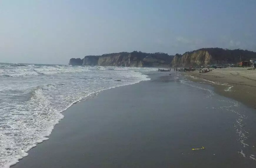 Canoa Ecuador Travel Guide